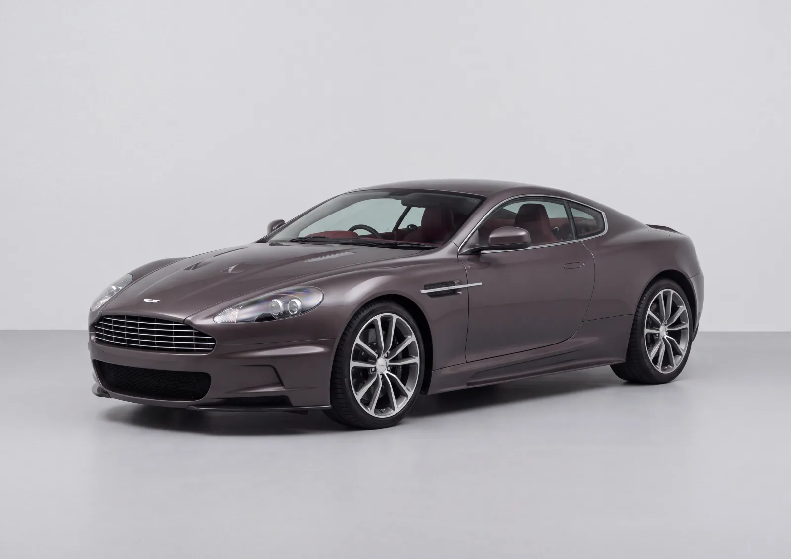 Aston Martin DBS V12 (2009) in Dark grey · Gloss, Carbonography print