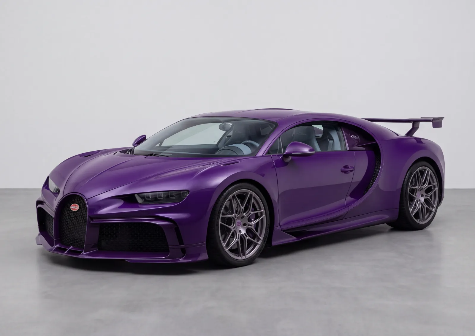 2021 Bugatti Chiron Pur Sport in Dark purple · Gloss, Carbonography print