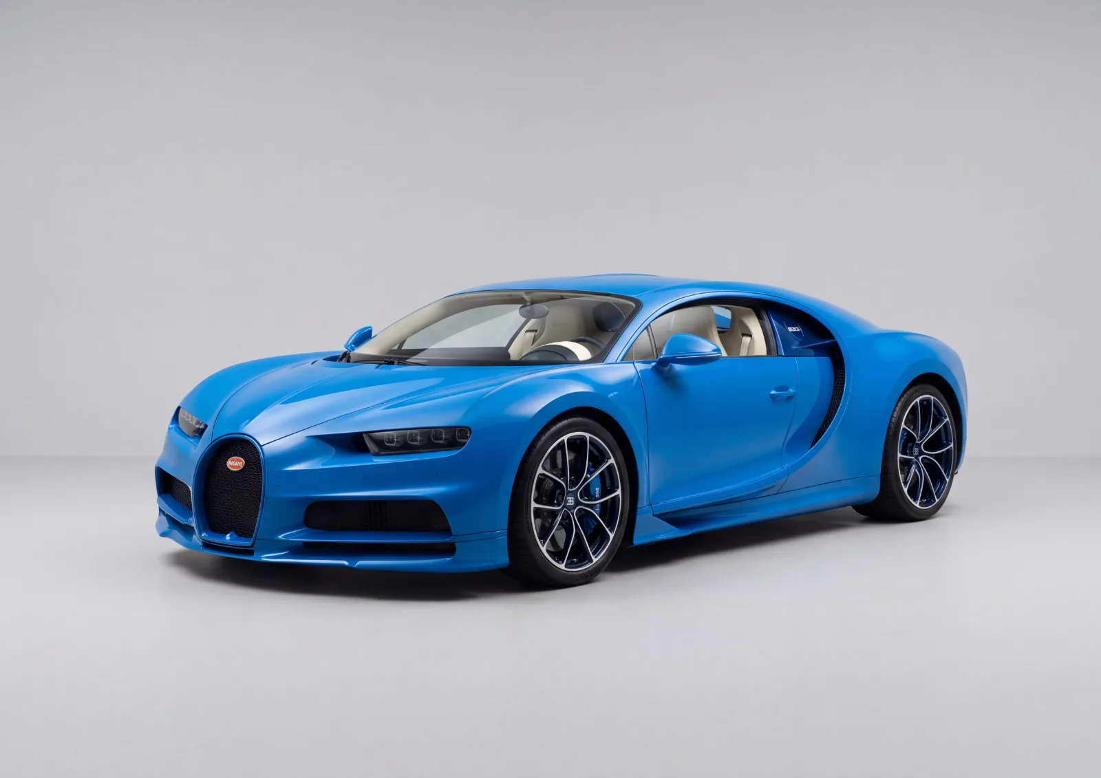 Bugatti Tourbillon (2026) in Vivid blue · Gloss, Carbonography print